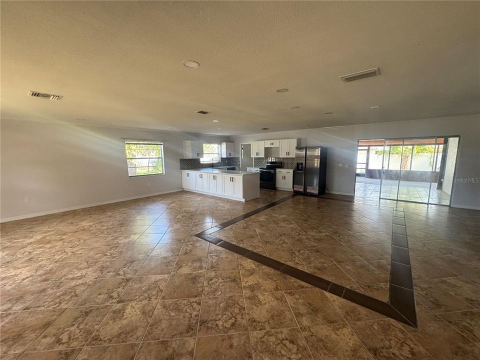 En Venta: $399,900 (4 camas, 2 baños, 2125 Pies cuadrados)