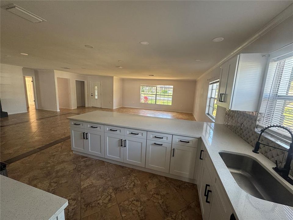 En Venta: $399,900 (4 camas, 2 baños, 2125 Pies cuadrados)