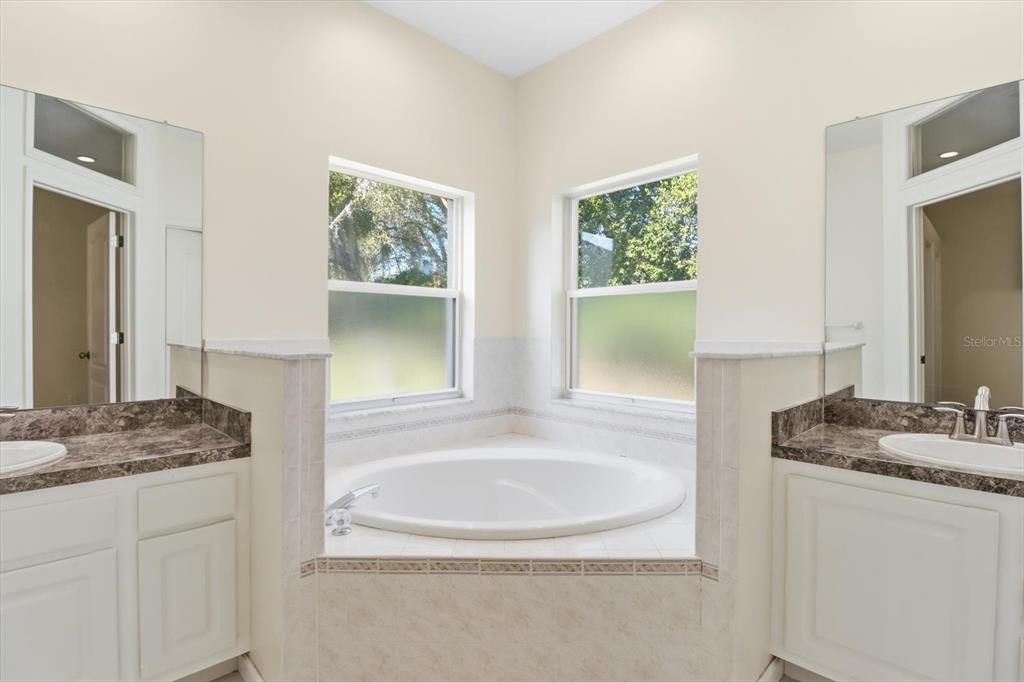 For Sale: $262,500 (2 beds, 2 baths, 1430 Square Feet)