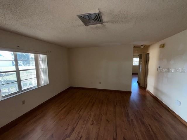 待售: $199,000 (2 贝兹, 2 浴室, 1006 平方英尺)