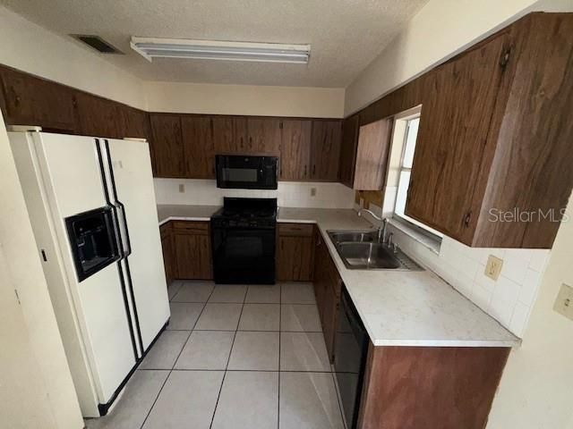 待售: $199,000 (2 贝兹, 2 浴室, 1006 平方英尺)