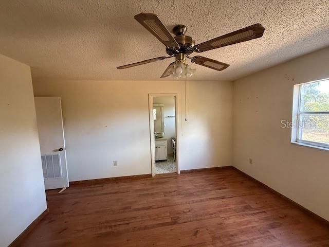 待售: $199,000 (2 贝兹, 2 浴室, 1006 平方英尺)