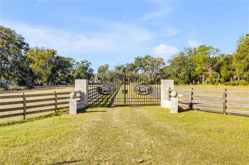 For Sale: $1,399,000 (6 beds, 4 baths, 3685 Square Feet)