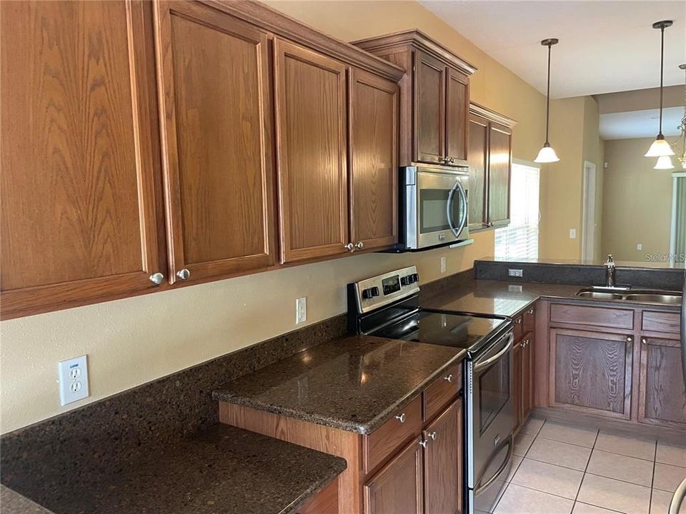 В аренду: $2,250 (3 спален, 2 ванн, 2086 Квадратных фут)