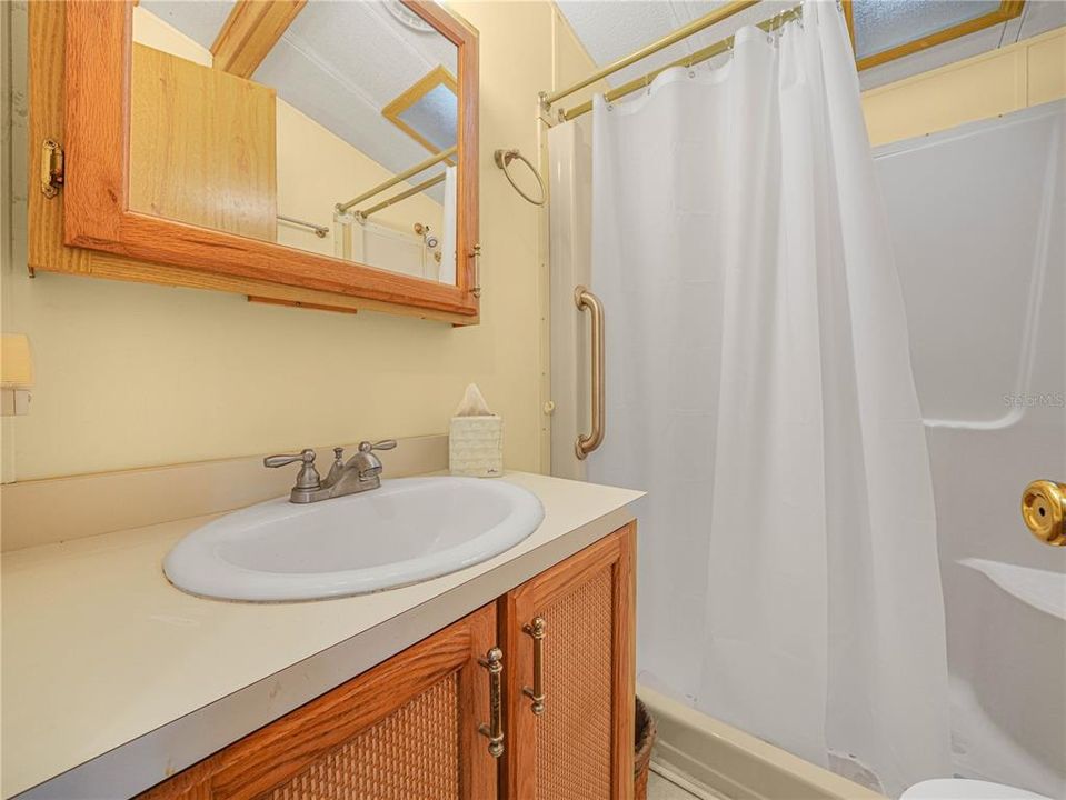 For Sale: $119,900 (1 beds, 1 baths, 732 Square Feet)