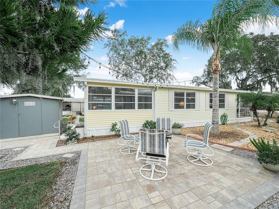 For Sale: $119,900 (1 beds, 1 baths, 732 Square Feet)