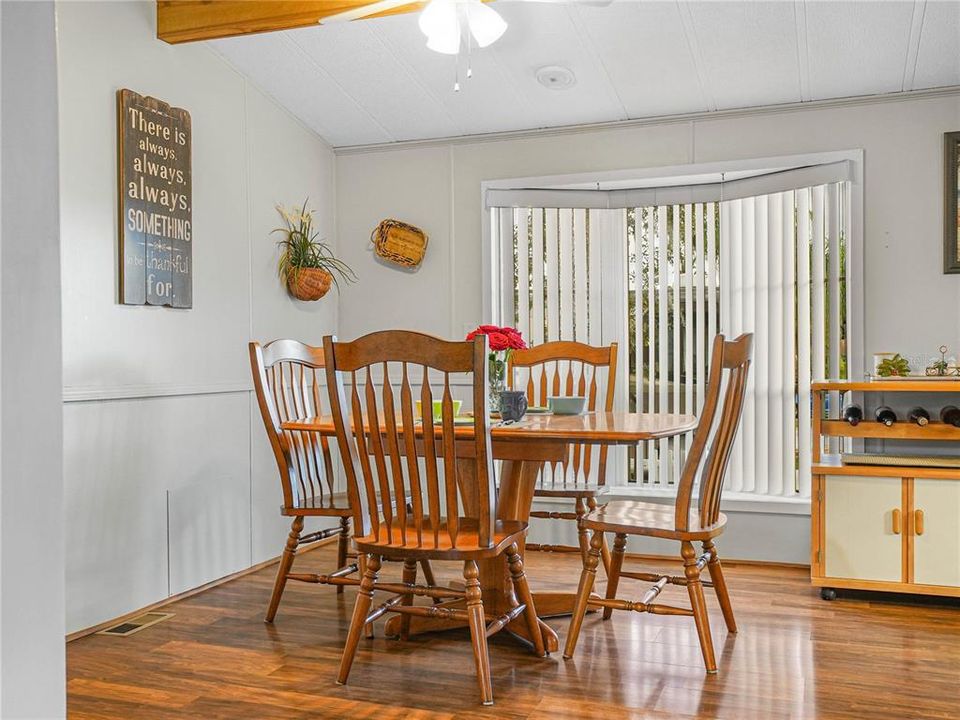 For Sale: $119,900 (1 beds, 1 baths, 732 Square Feet)