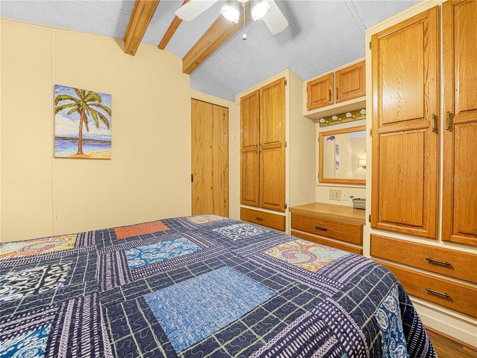 For Sale: $119,900 (1 beds, 1 baths, 732 Square Feet)