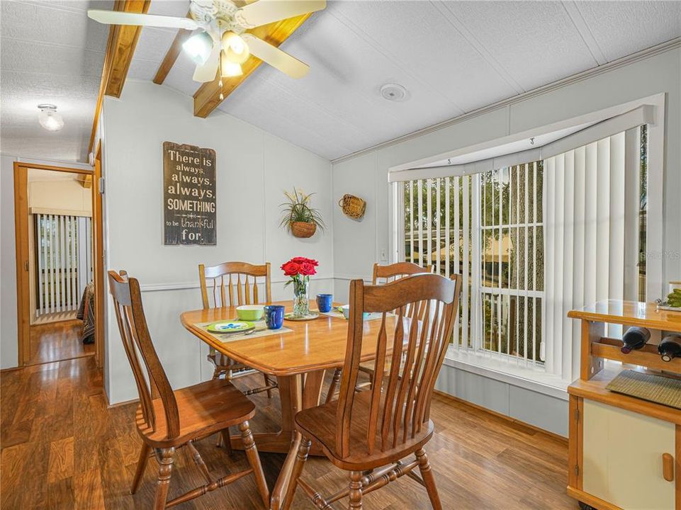 For Sale: $119,900 (1 beds, 1 baths, 732 Square Feet)