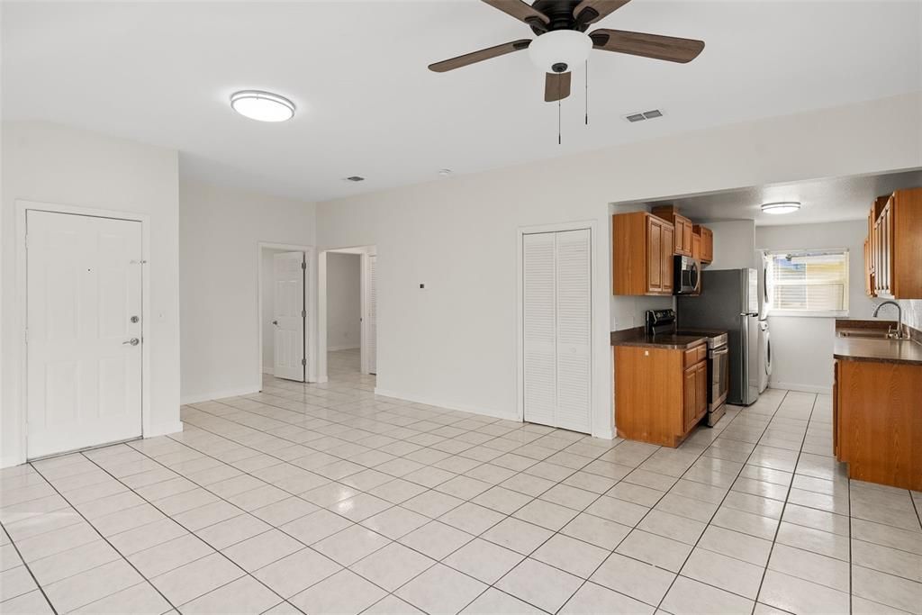 For Rent: $1,695 (3 beds, 2 baths, 1200 Square Feet)