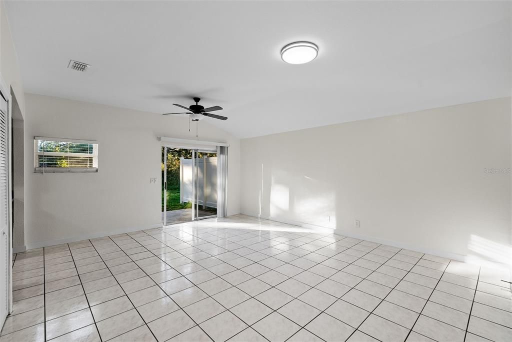 For Rent: $1,695 (3 beds, 2 baths, 1200 Square Feet)