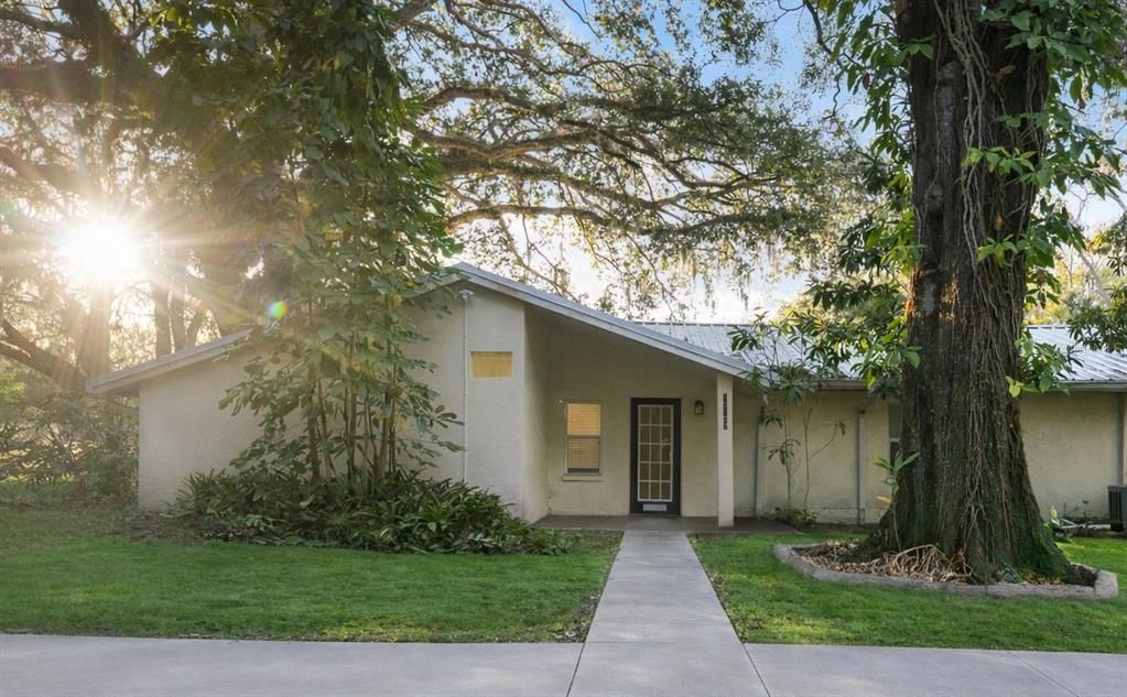 For Rent: $1,695 (3 beds, 2 baths, 1200 Square Feet)