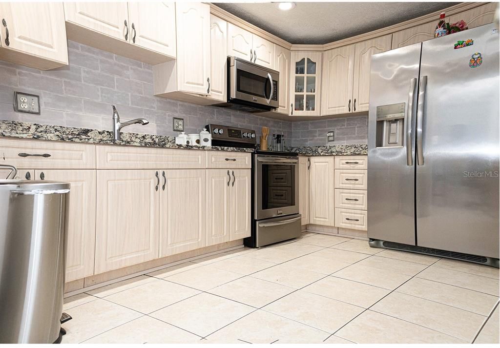 待售: $409,900 (4 贝兹, 2 浴室, 1600 平方英尺)