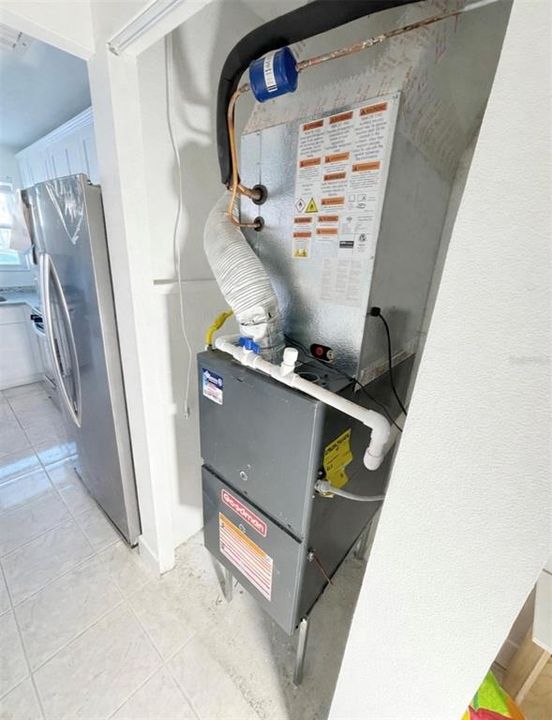 For Sale: $139,000 (1 beds, 1 baths, 1060 Square Feet)