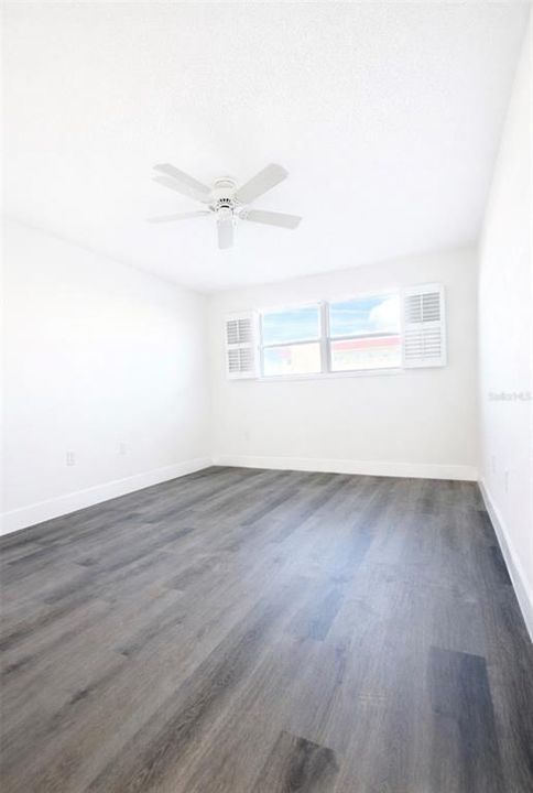 For Sale: $139,000 (1 beds, 1 baths, 1060 Square Feet)