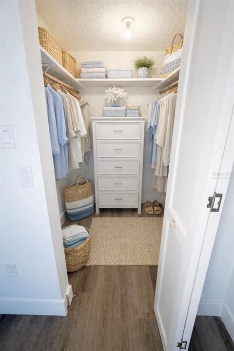 For Sale: $139,000 (1 beds, 1 baths, 1060 Square Feet)