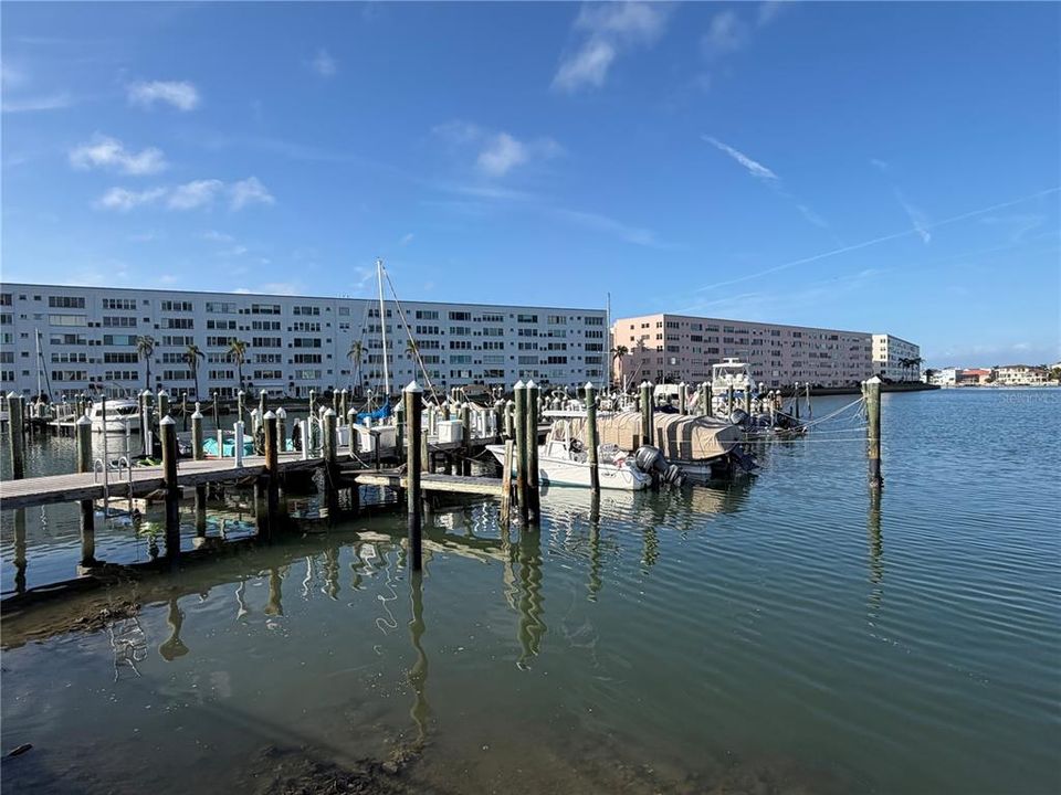 For Sale: $139,000 (1 beds, 1 baths, 1060 Square Feet)