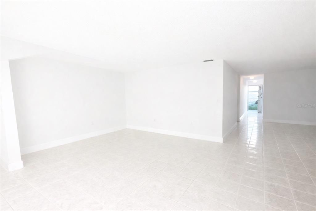 For Sale: $139,000 (1 beds, 1 baths, 1060 Square Feet)