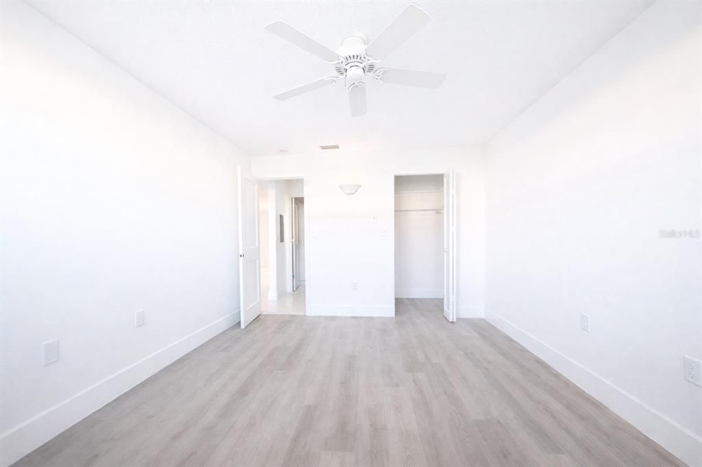 For Sale: $139,000 (1 beds, 1 baths, 1060 Square Feet)