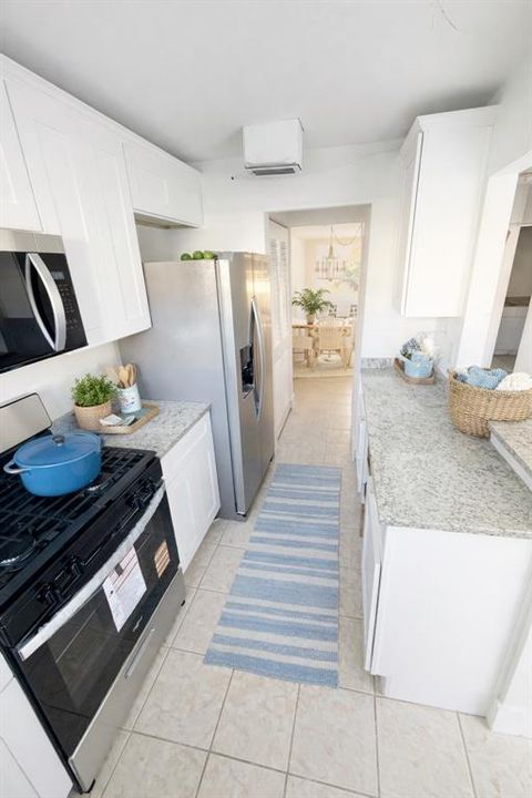 For Sale: $139,000 (1 beds, 1 baths, 1060 Square Feet)