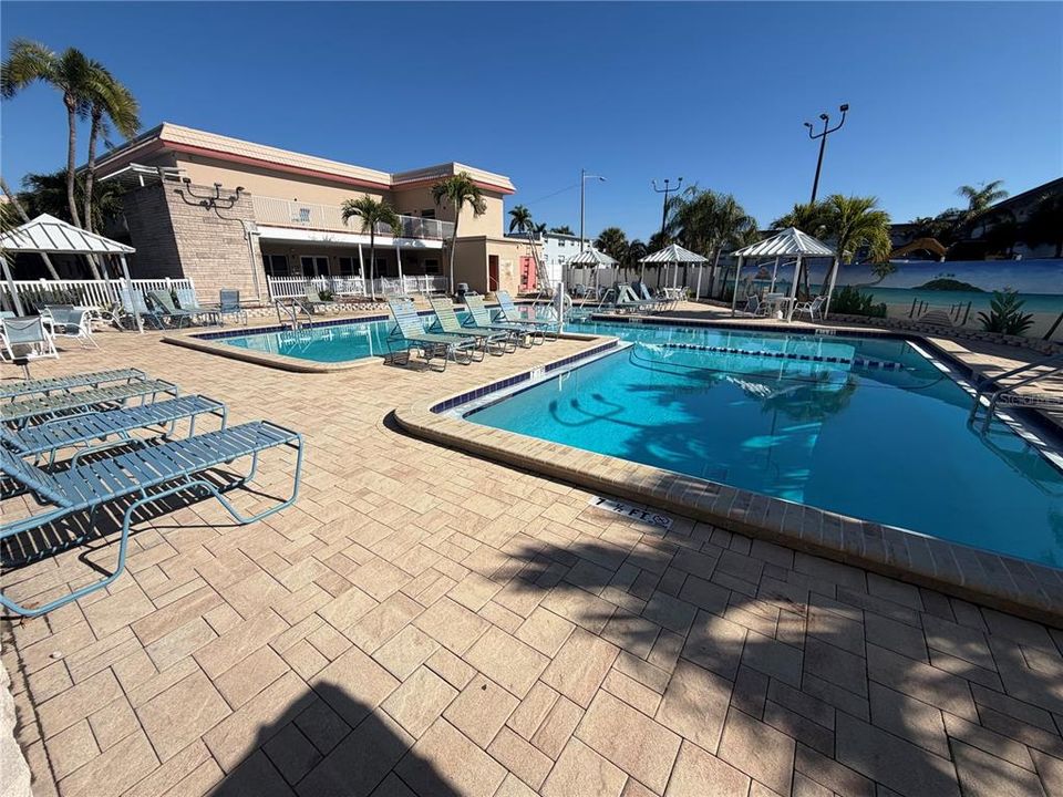 For Sale: $139,000 (1 beds, 1 baths, 1060 Square Feet)