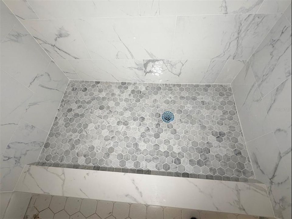 For Sale: $139,000 (1 beds, 1 baths, 1060 Square Feet)