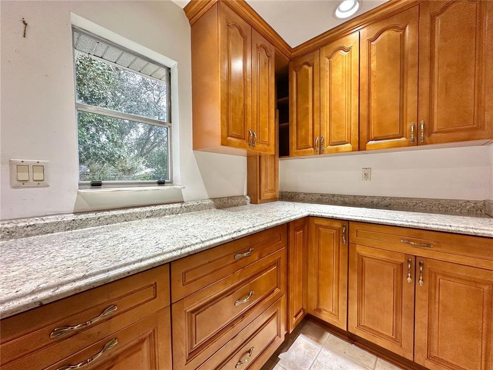 На продажу: $495,000 (3 спален, 2 ванн, 1561 Квадратных фут)