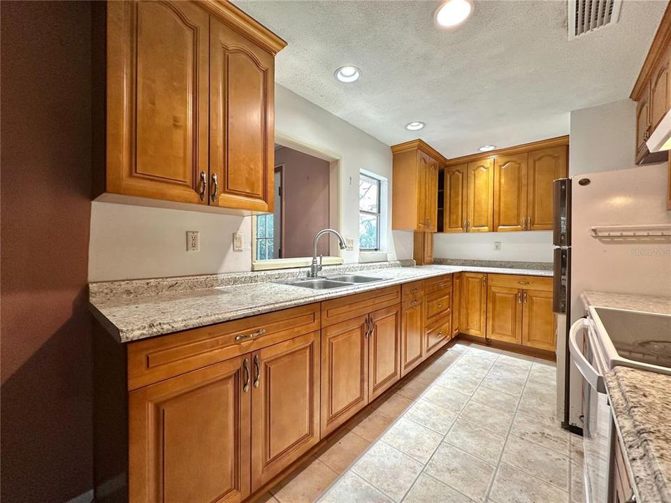 На продажу: $495,000 (3 спален, 2 ванн, 1561 Квадратных фут)