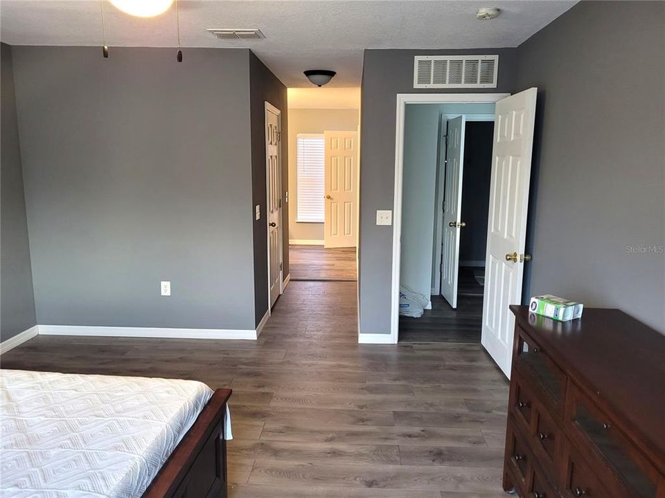 For Rent: $2,350 (5 beds, 2 baths, 2356 Square Feet)