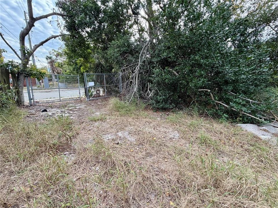 На продажу: $34,900 (3.64 acres)