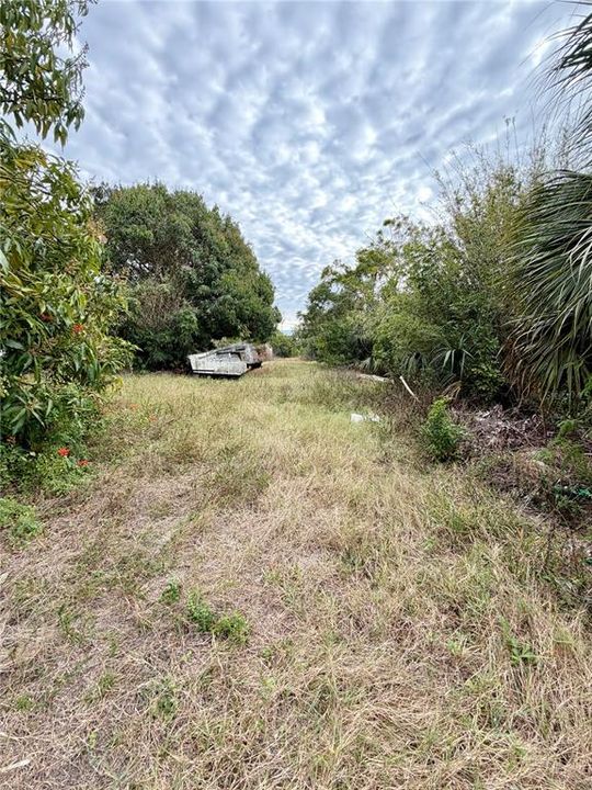 На продажу: $34,900 (3.64 acres)