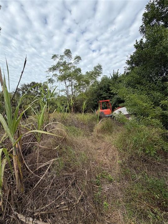 На продажу: $34,900 (3.64 acres)