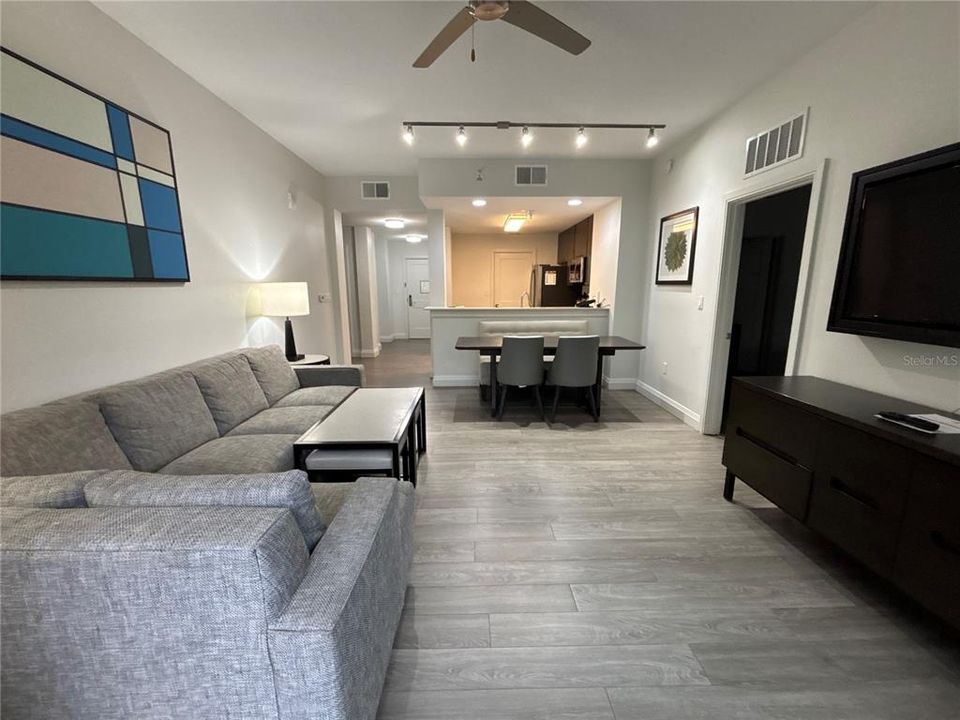 На продажу: $235,000 (2 спален, 2 ванн, 1265 Квадратных фут)