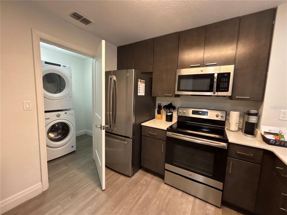 На продажу: $235,000 (2 спален, 2 ванн, 1265 Квадратных фут)