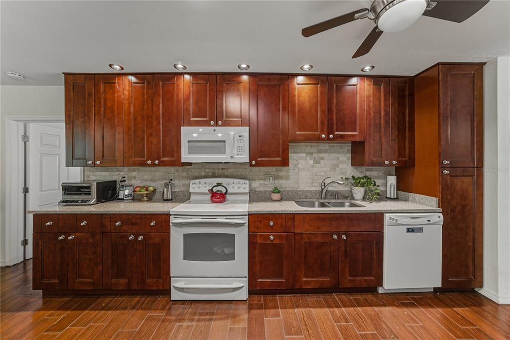 For Sale: $497,999 (3 beds, 3 baths, 1535 Square Feet)