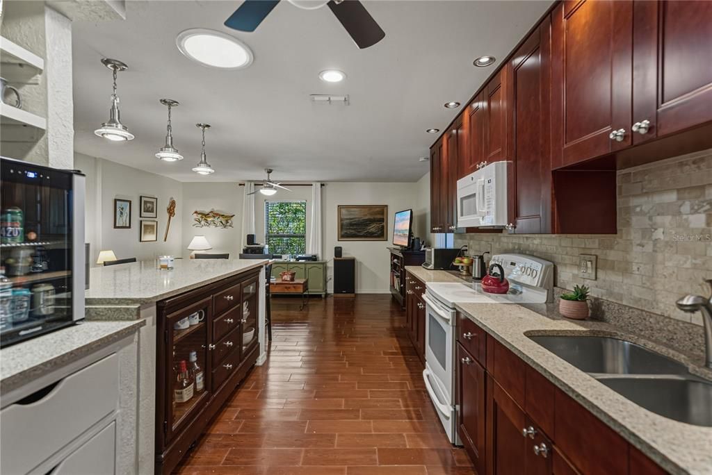 For Sale: $497,999 (3 beds, 3 baths, 1535 Square Feet)