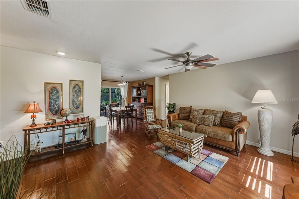 For Sale: $497,999 (3 beds, 3 baths, 1535 Square Feet)