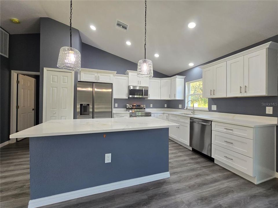 En Venta: $265,000 (3 camas, 2 baños, 1380 Pies cuadrados)