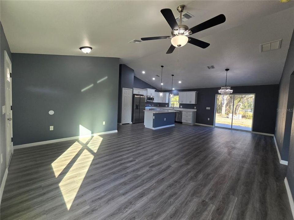 En Venta: $265,000 (3 camas, 2 baños, 1380 Pies cuadrados)