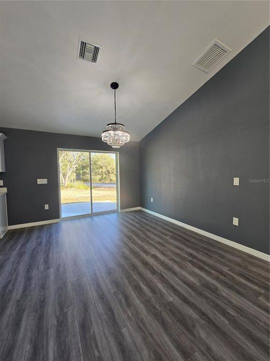 En Venta: $265,000 (3 camas, 2 baños, 1380 Pies cuadrados)