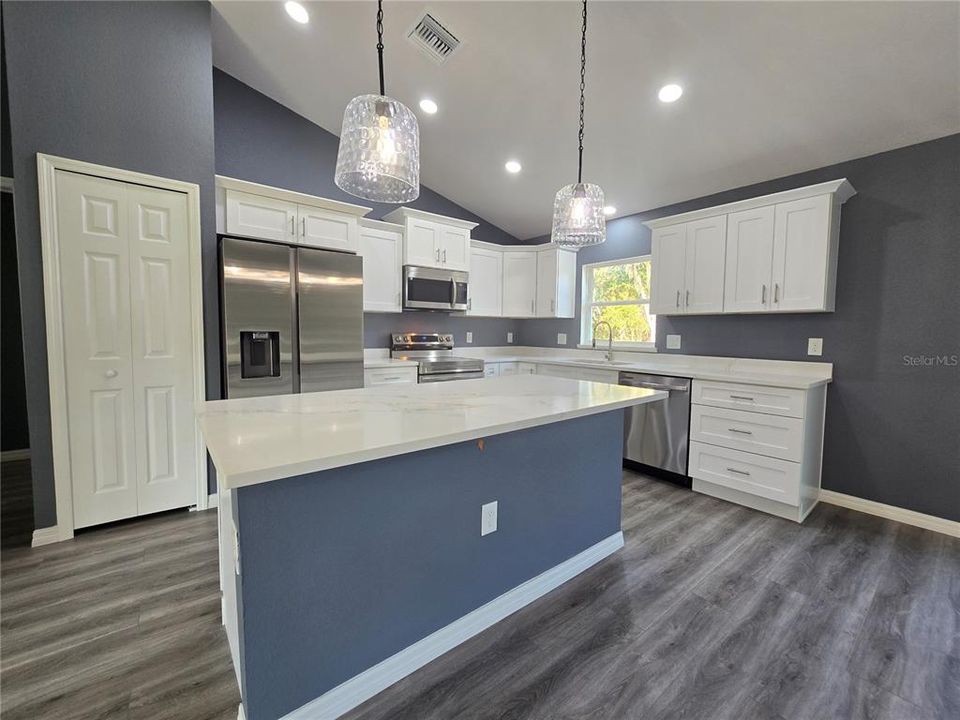 En Venta: $265,000 (3 camas, 2 baños, 1380 Pies cuadrados)