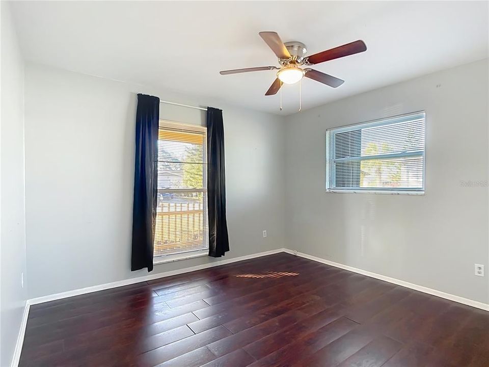 Под контрактом: $190,000 (3 спален, 2 ванн, 1079 Квадратных фут)