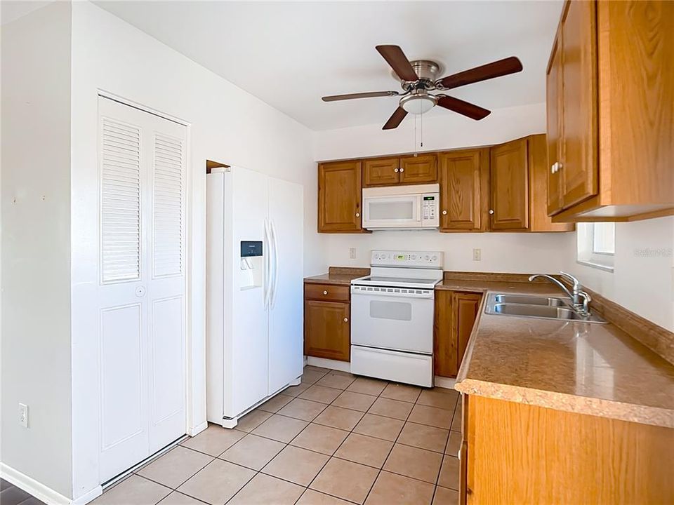 Под контрактом: $190,000 (3 спален, 2 ванн, 1079 Квадратных фут)