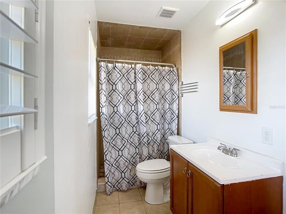 Под контрактом: $190,000 (3 спален, 2 ванн, 1079 Квадратных фут)