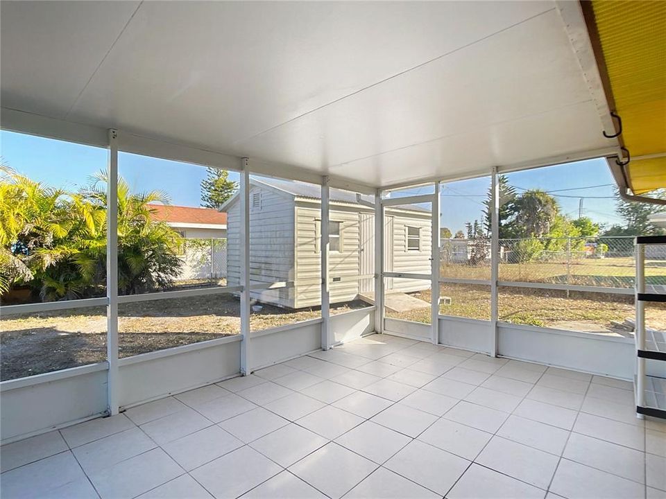 Под контрактом: $190,000 (3 спален, 2 ванн, 1079 Квадратных фут)