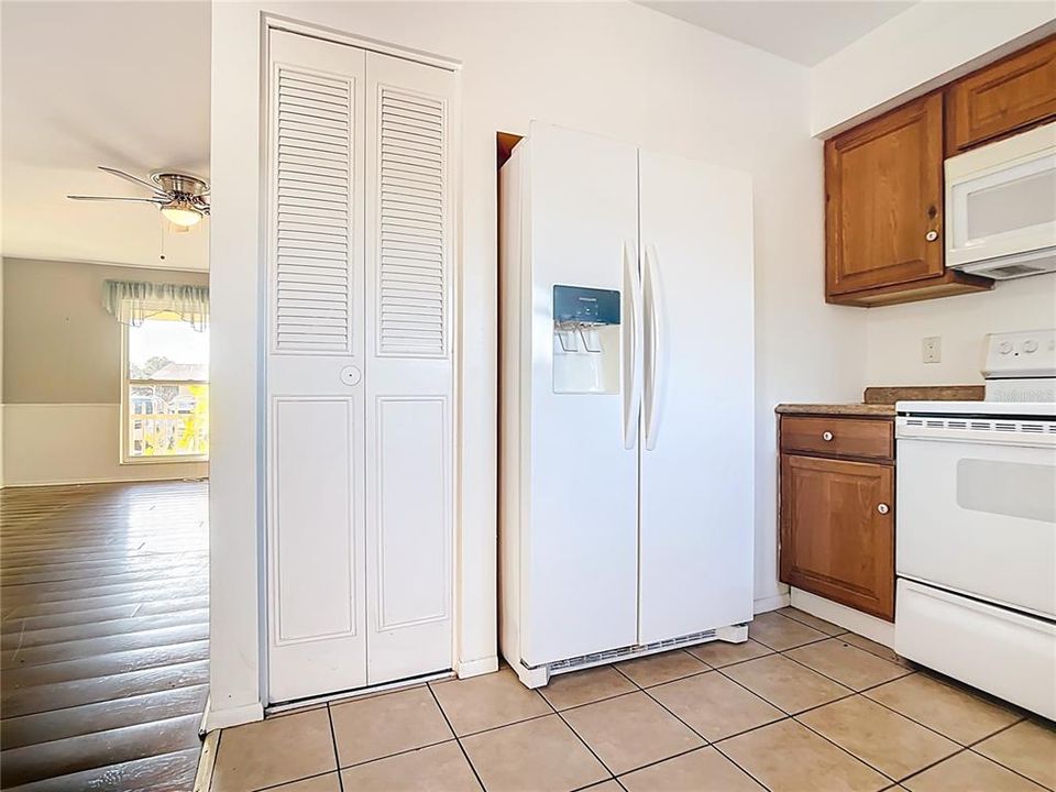 Под контрактом: $190,000 (3 спален, 2 ванн, 1079 Квадратных фут)