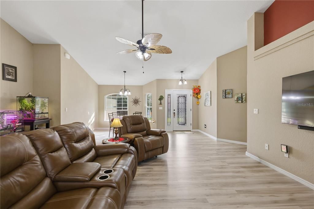 En Venta: $725,000 (3 camas, 2 baños, 1646 Pies cuadrados)