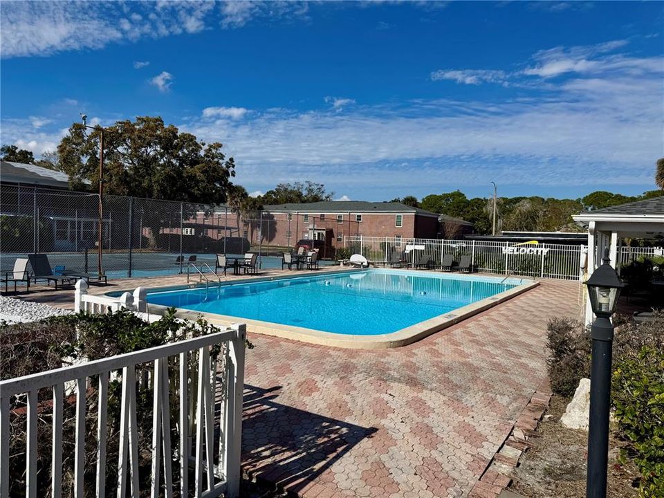 待售: $150,000 (2 贝兹, 2 浴室, 965 平方英尺)