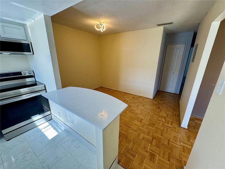 待售: $150,000 (2 贝兹, 2 浴室, 965 平方英尺)