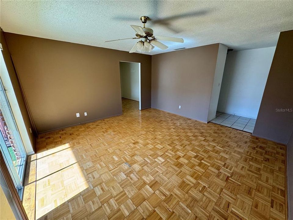 待售: $150,000 (2 贝兹, 2 浴室, 965 平方英尺)